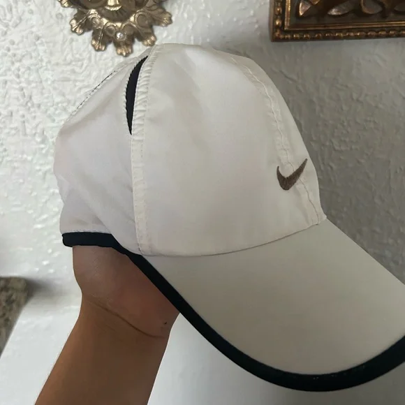 Nike Featherlight Adjustable Hat White - Picture 2 of 7